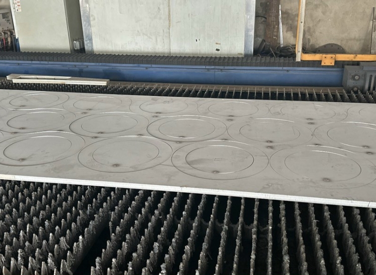 GIA CÔNG INOX CHẶT CHẤN CẮT LASER THEO YÊU CẦU