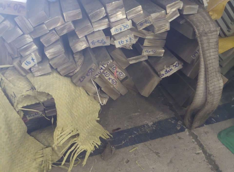 THANH LA ĐÚC 304 SỌC XƯỚC : 40 x 16 x 4000/6000MM/HL- LẬP LÀ INOX - Stainless Steel Bar Flat