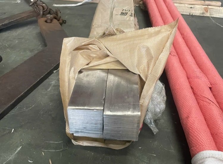 U - VÊ-LÁP  ĐÚC INOX 316