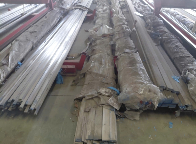 THANH LA ĐÚC 304 SỌC XƯỚC : 60 x 6.0 x 4000/6000MM/HL- LẬP LÀ INOX - Stainless Steel Bar Flat