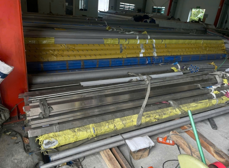 THANH LA ĐÚC 304 SỌC XƯỚC : 30 x 10 x 4000/6000MM/HL- LẬP LÀ INOX - Stainless Steel Flat Bar